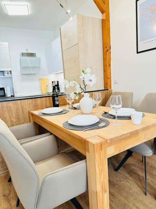 Modern Eingerichtete Wohnung Im Stadtzentrum Zittau Kostenloser Parkplatz Extérieur photo